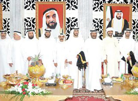 سعيد بن محمد ونهيان بن مبارك يحضران أفراح الظاهري والنيادي بالعين
