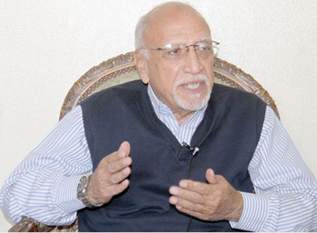 وفاة اللواء طيار محمد زكي عكاشة رائد نظرية الهبوط المنخفض العسكرية