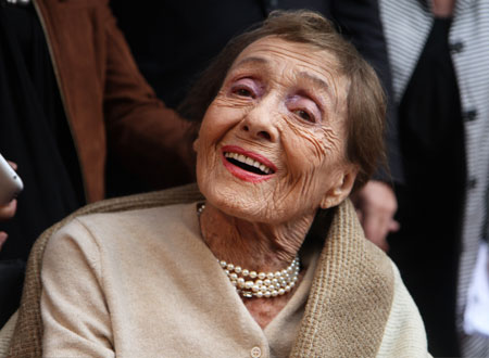 رحيل لويز راينر عن عمر 104 عاما