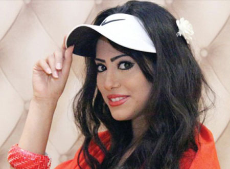 شيلاء سبت تحتفل بعيد ميلادها مع أصدقائها بالبالونات والألعاب النارية.. فيديو