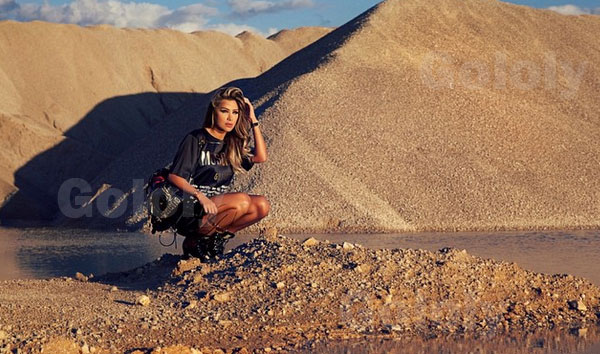مايا دياب تغزو الصحراء بأسلحتها وتنثر عبير أنوثتها على الرمال.. صور