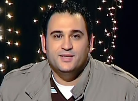أكرم حسني يفاجئ أحمد فهمي وهنا الزاهد في زفافهما بأغنية خاصة من تأليفه