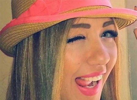 صورة تنشر لأول مرة من طفولة سارة سلامة مع والدها.. شاهد