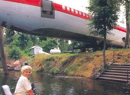 عجوز أمريكية تحول طائرة قديمة لقصر فاخر يجذب السياح.. صور