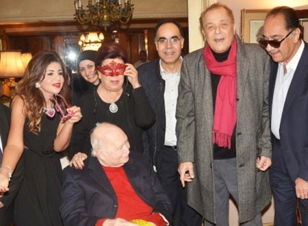 بالصور.. محمود عبدالعزيز ونبيلة عبيد ورجاء الجداوي يحتفلون بعيد ميلاد سمير خفاجي