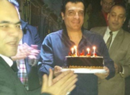 إيهاب توفيق يحتفل بعيد ميلاده مع الأصدقاء.. صور
