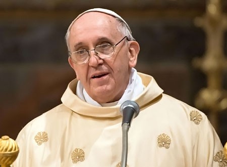 البابا فرانسيس يعترف: تعالجت نفسيا على يد يهودية لمدة 6 أشهر 