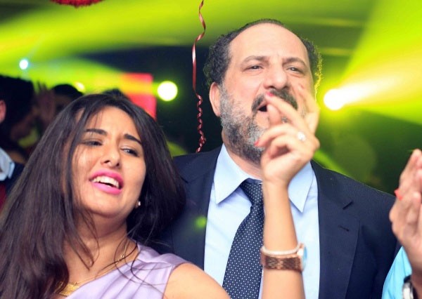 صور.. خالد الصاوي يحتفل بعيد الحب مع زوجته