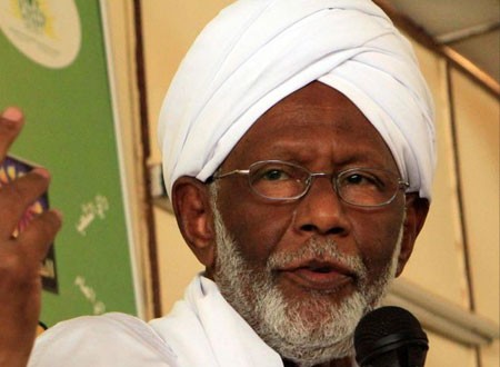 وفاة السياسي السوداني حسن الترابي.. وتشيع الجنازة وسط اجراءات أمنية مشددة.. صور  