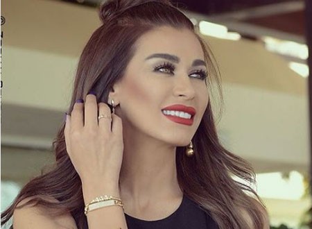 نادين الراسي تستعرض موهبة شقيقتها الغنائية.. فيديو