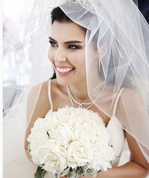 خديجة شنديل تحتفل بسنة أولى زواج بلقطة حميمية.. صور