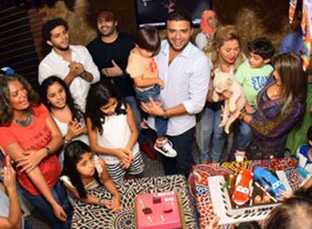رامي صبري يحتفل بعيد ميلاد زوجته مع الأصدقاء.. صور