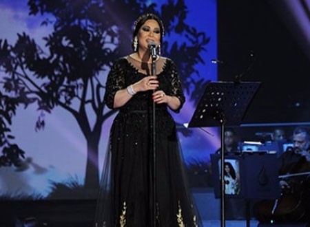 نوال الكويتية تشعل حفلها في دبي بأغاني ألبومها الجديد.. وزوجها يشاركها بالعزف.. صور