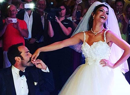 إيدا أوزاركان تحتفل بزفافها على تيمور أفجار بحضور نجوم تركيا.. صور
