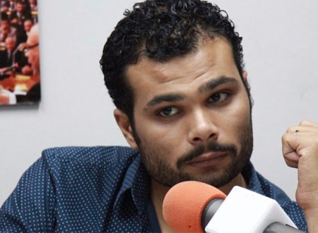 أحمد عبدالله محمود يتعرض للسرقة
