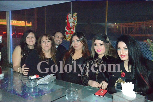 رجل أعمال يحتفل بعيد ميلاد صافيناز للمرة الثانية.. صور