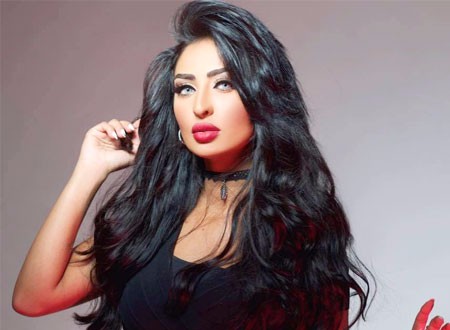 الفنانة الكويتية نور الغندور تتعرض لإصابة أثناء عملية تجميل.. فيديو