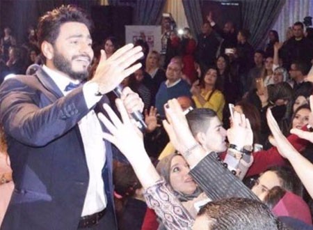 تامر حسني يشعل حفله بمهرجان &laquo;قفطان نورتى&raquo; بالمغرب.. صور