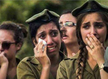 المجندات يتسببن في قلق كبار حاخامات إسرائيل.. صور