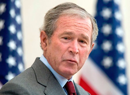 جورج بوش الابن يجهش بالبكاء في حضور 4 رؤساء.. صور وفيديو