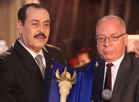 صور.. تكريم لطفي بوشناق عقب إحياء حفل افتتاح مهرجان شرم الشيخ للمسرح