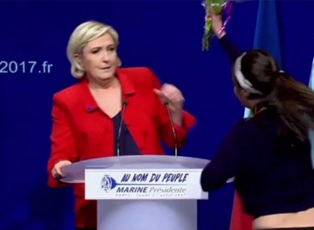ناشطة عارية من &laquo;فيمن&raquo; تهاجم مرشحة للرئاسة الفرنسية.. صور وفيديو  