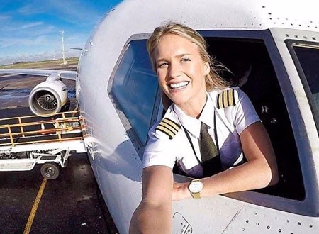 أجمل قائدة طائرة في العالم.. صور 