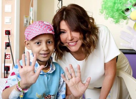 سميرة سعيد تزور مستشفى 57357.. صور