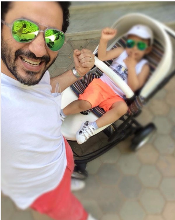 أحمد حلمي ينشر أول صورة مع ابنه «سليم».. ويتذكر والده بكلمات مؤثرة.. شاهد