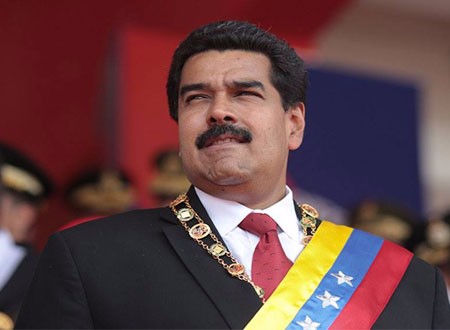 الرئيس الفنزويلي نيكولاس مادورو يطرد الشياطين والعفاريت على الهواء.. فيديو