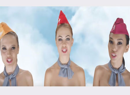 ضجة كبيرة بعد ظهور فتيات عاريات بإعلان شركة طيران.. فيديو
