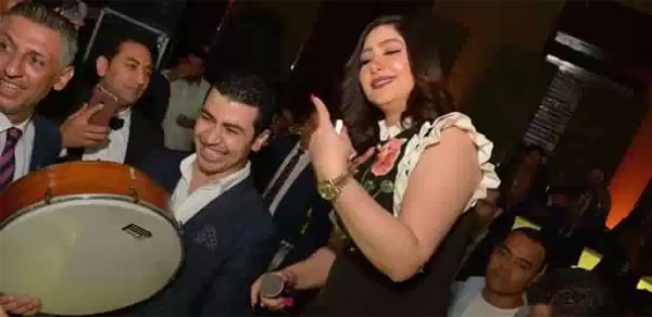 أول ظهور لمحمد أنور برفقة زوجته بعد حفل زفافهما.. صور