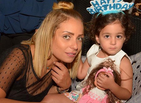 ريم البارودي تحتفل بعيد ميلاد شقيقتها الصغري وأبنائها في أجواء عائلية.. صور