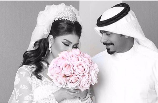 هنادي الكندري تحتفل بعيد زواجها بجلسة تصوير مع زوجها بفستان الزفاف.. صور