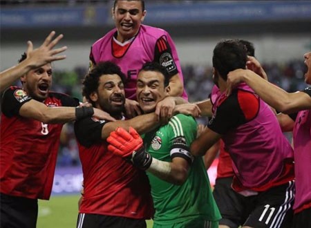 صور.. أهل الفن يحتفلون بتأهل منتخب مصر لمونديال 2018