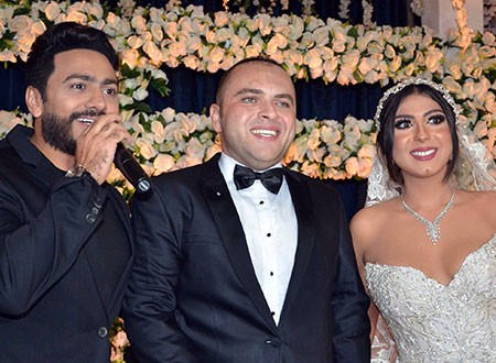 تامر حسني يتألق في حفل زفاف بحضور نجوم الفن والسياسة.. صور