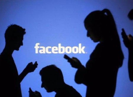 أول رئيس لـ&laquo;فيس بوك&raquo; يعترف بسر إنشاء الموقع