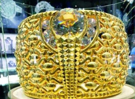 شاهد أكبر خاتم ذهبي في العالم.. وتعرف على ثمنه ووزنه