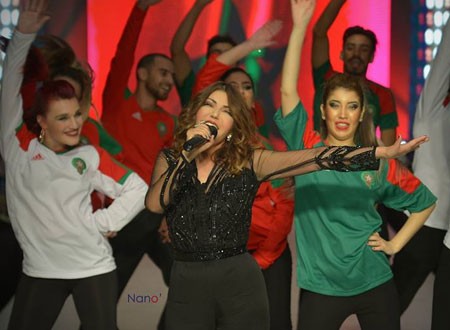 سميرة سعيد تشعل حفلها في المغرب رقصاً وغناءاً بإطلالتين أنيقتين.. اختر أجملها