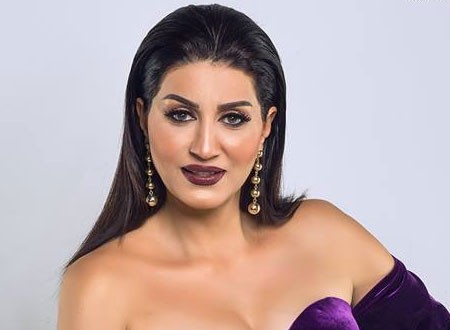 وفاء عامر تبهر جمهورها بفستان أسود وغطاء للرأس.. شاهد