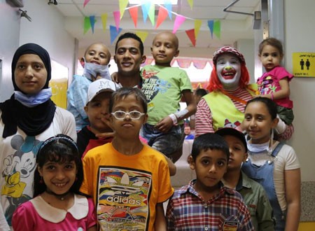 محمد رمضان يتبرع بمبلغ ضخم لمستشفى 57357.. صور