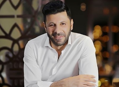 إياد نصار يدافع عن الفنان الشاب محمد الشرنوبي بعد الهجوم عليه بسبب ألبومه الأخير