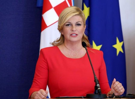 كيف دعمت رئيسة كرواتيا كوليندا كيتاروفيتش منتخب بلادها رغم غيابها عن المباراة؟