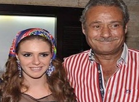 هكذا تضامنت دنيا عبدالعزيز مع فاروق الفيشاوي بعد إعلان مرضه بالسرطان.. شاهد