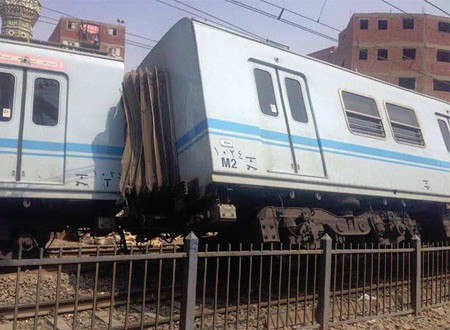 صور مرعبة لحادث خروج عربات مترو المرج عن القضبان