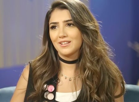 مي عمر تحتفل بعيد ميلادها مع زوجها وأصدقائها.. فيديو