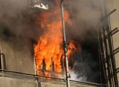تاجر خردة يشعل النيران في زوجته وأطفاله الثلاثة