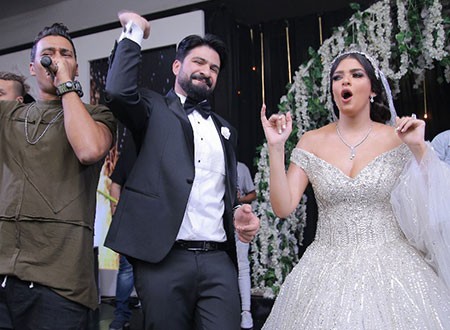 رامي صبري وبوسي مع أوكا وأورتيجا يشعلون حفل زفاف.. صور
