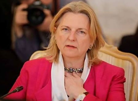 وزيرة خارجية النمسا كارين كنايسل تكشف كيف تعرفت على بوتين