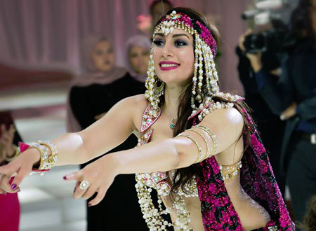 الراقصة إيمي سلطان: أرفض النقطة والرقص بين الخمور